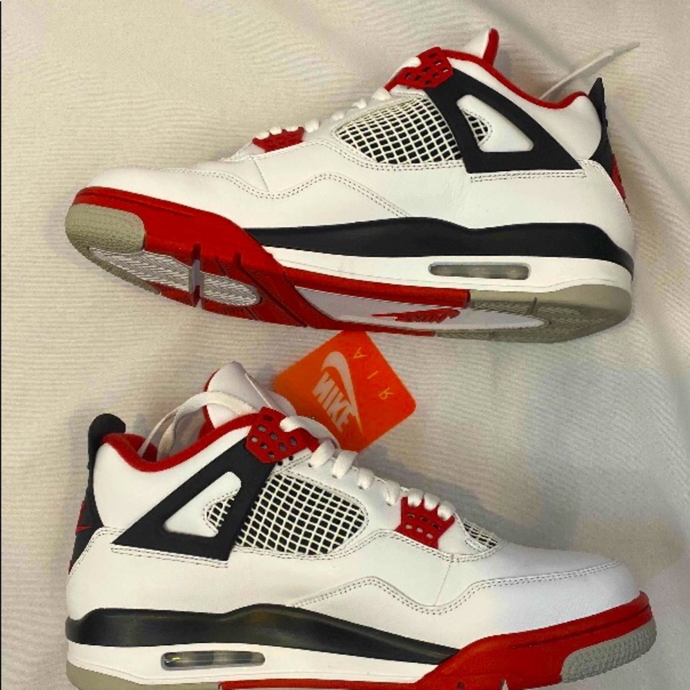 Jordan 4 ‘fire red’